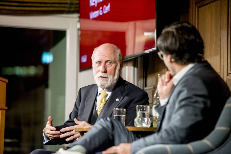Vint Cerf, Alexander Görlach (photo: Philip Külker/Vodafone Institute)
